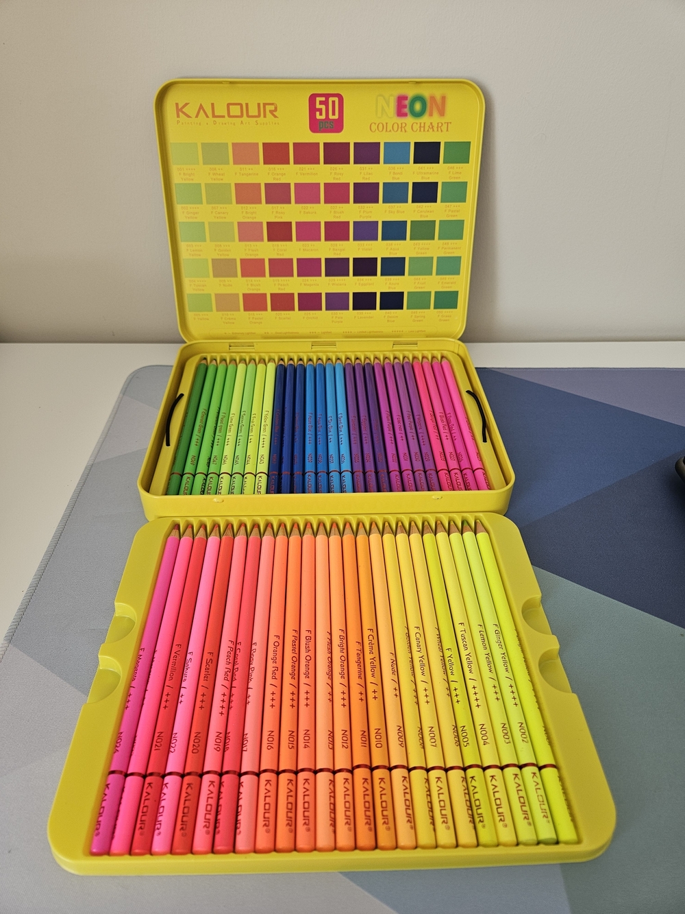 NWT KALOUR 50 Pcs Neon Colored Pencils Set in Metal Tin Box Art Supplies